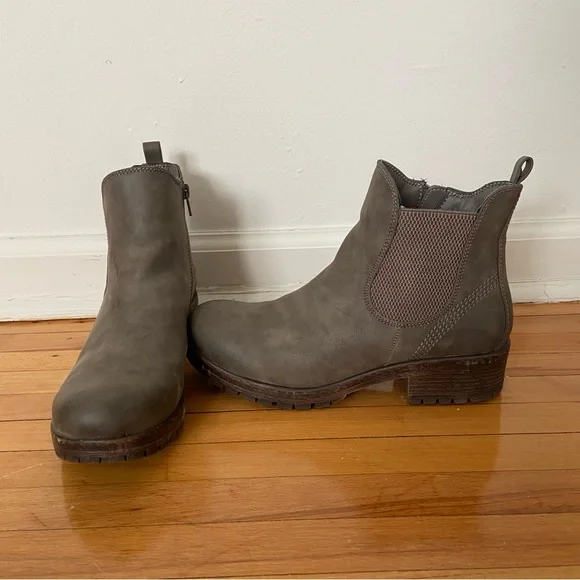 {Crown Vintage} Gray Platform Boots - Women’s size 8 - Picture 2 of 7